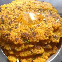 A picture of Poha thalipith.