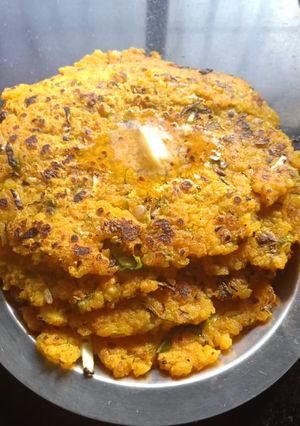 A picture of Poha thalipith.