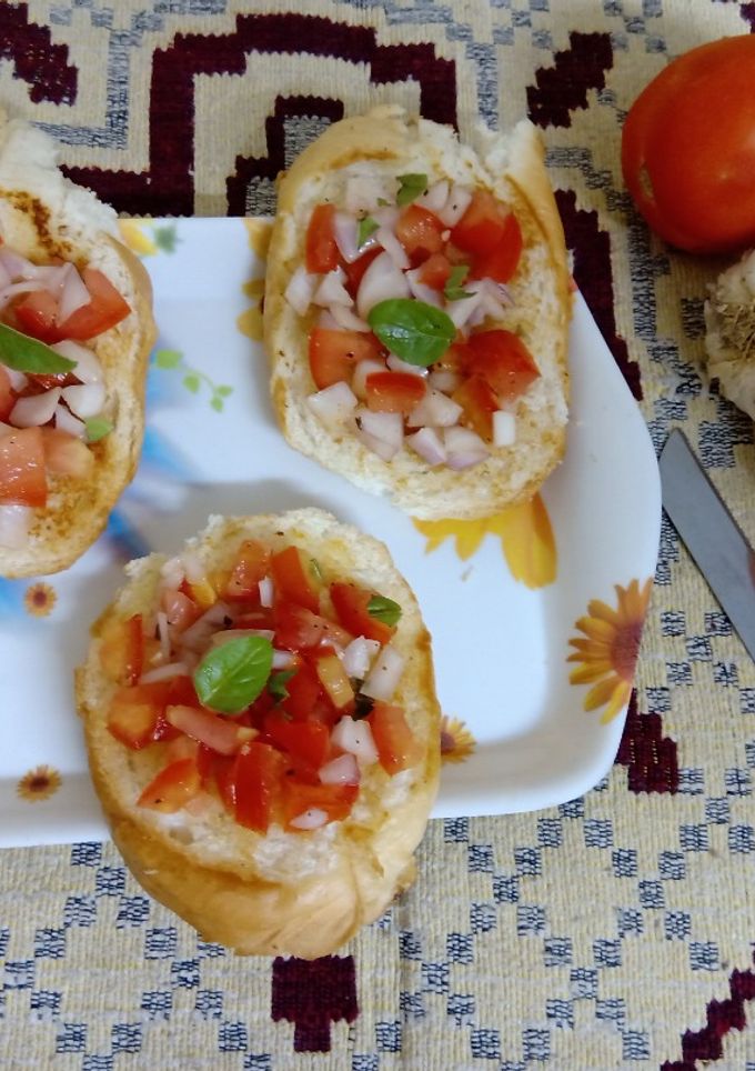 ब्रूशेटा (Bruschetta recipe in hindi) रेसिपी मुख्य फोटो