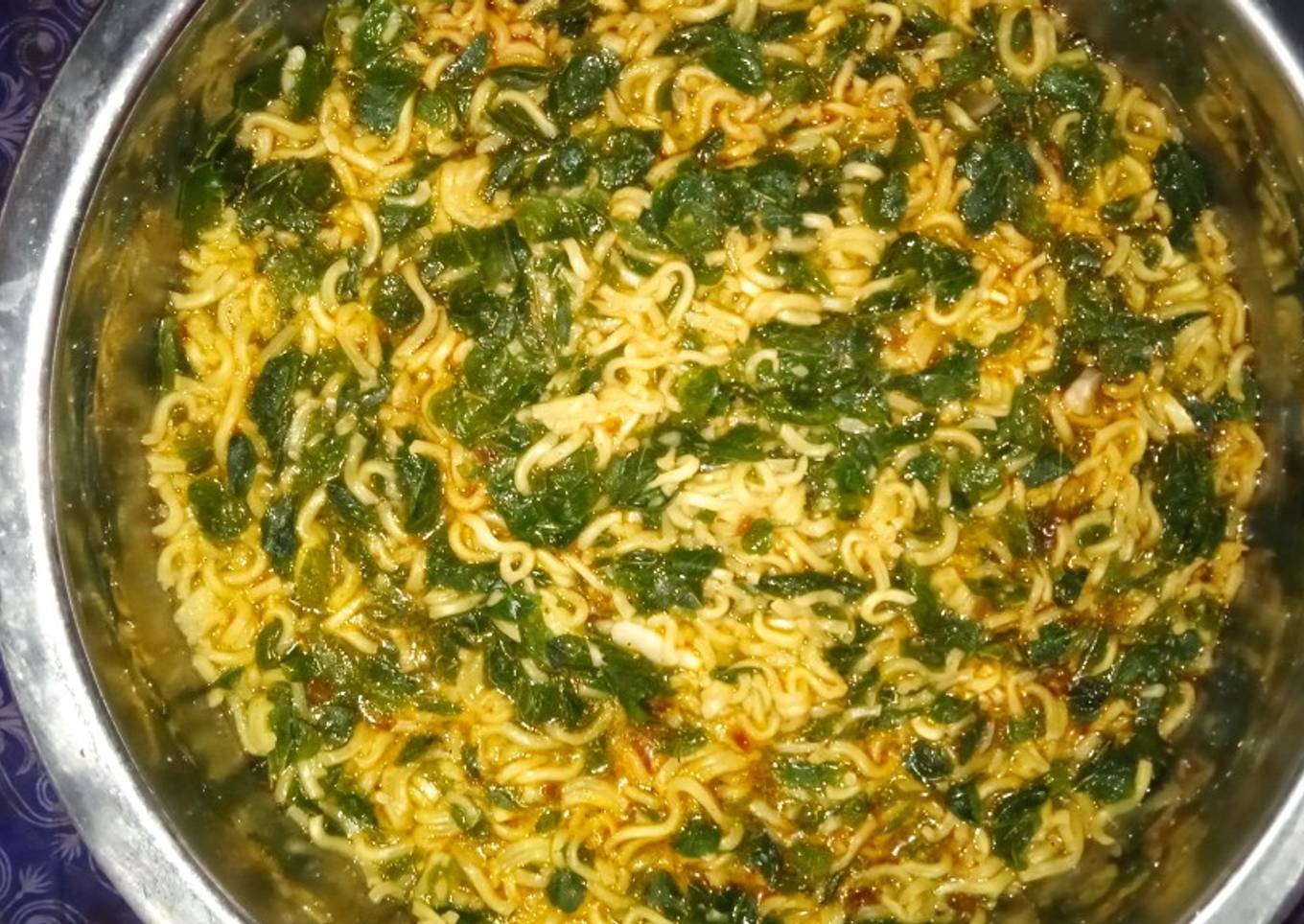 Sayur Daun Kelor campur Mie instan