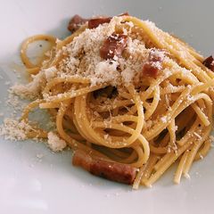 A picture of Traditional pasta carbonara 🍝.