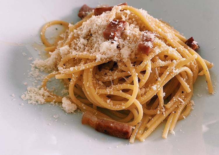 Steps to Make Homemade Traditional pasta carbonara 🍝