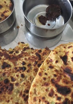 A picture of Khakhra paratha.