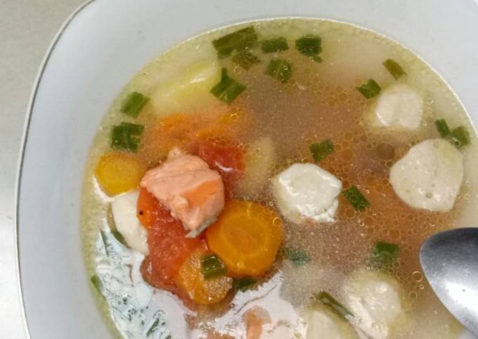  Resep Sop Ikan Salmon  oleh yani Mommy Ghea Cookpad