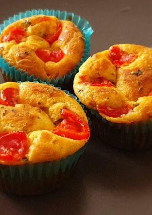 Foto di Muffin ricotta e pomodorini, morbidi e leggeri!