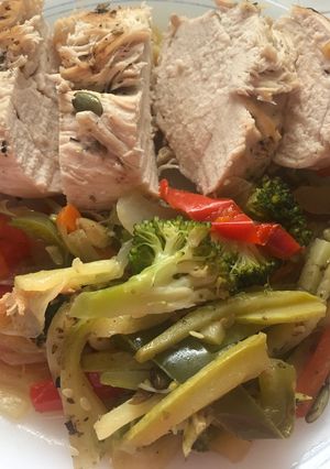 Una foto de Verduras salteadas con pechugas