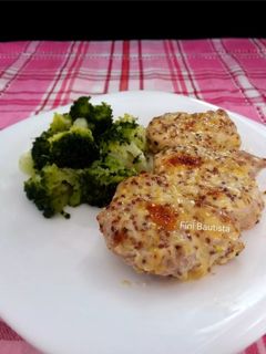 Una foto de Solomillo gratinado en salsa de mayonesa y mostaza antigua