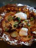 Nachos hechos con papa, chorizo y tocino