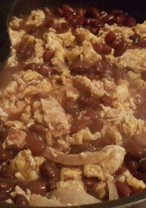 Una foto de Frijoles con huevo