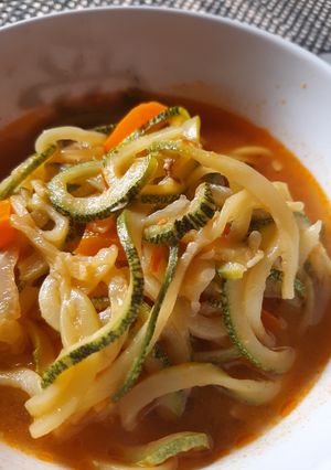 Una foto de Fideos de calabaza con pollito