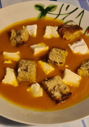 Une photo de Velouté carottes croustillants et chèvre