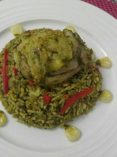 Una foto de Arroz verde con pollo