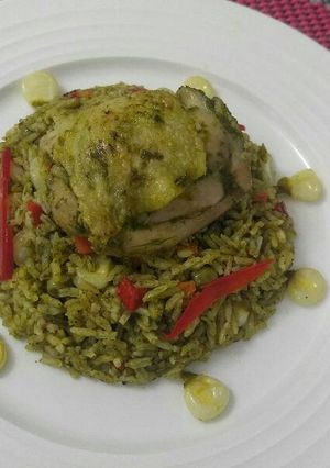 A picture of Arroz Verde con Pollo.