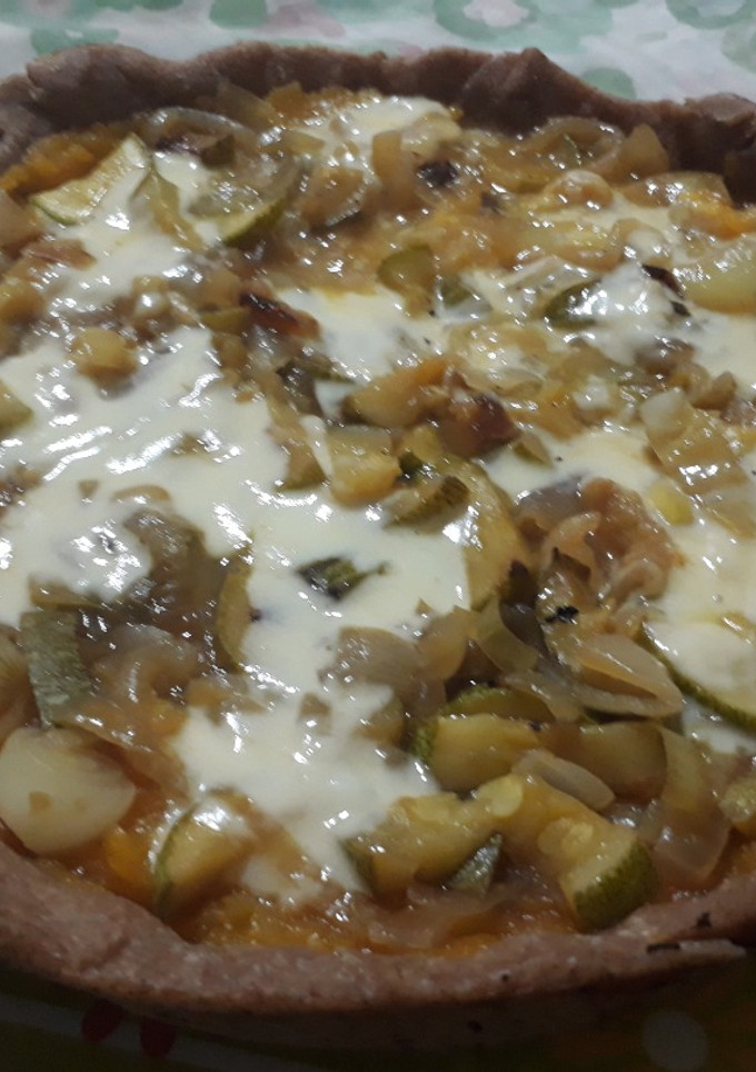 Una foto de Tarta de Zapallo y Zucchini con masa integral