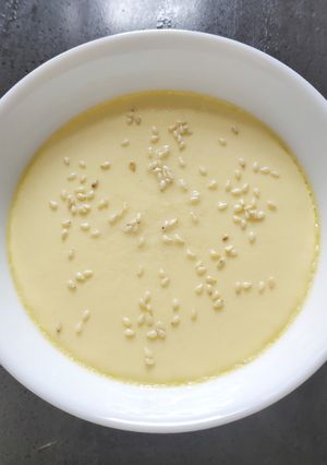 A picture of Dancing Egg or Steam Egg.