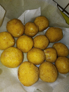Una foto de Croquetas de panceta y cebolla🥓🌰
