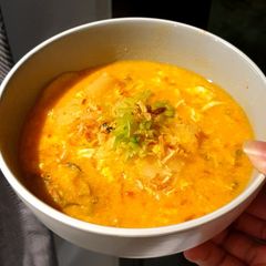 A picture of Mussel Soup with Soaked Crackers (Seblak Kerang).