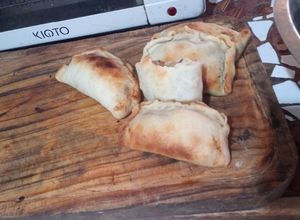 Una foto de Empanadas de loco y lapa