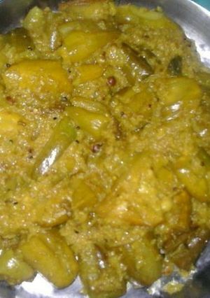 A picture of Chaal potol.