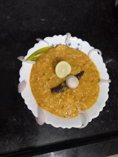 દાલ ખીચડી(Daal khichdi recipe in Gujarati) રેસીપી મુખ્ય ફોટો