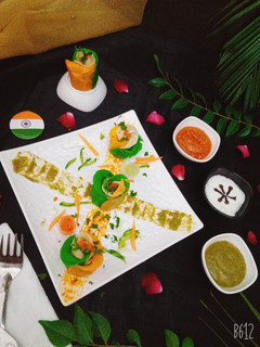 तिरंगा वेज मोमोज (Tiranga veg momos recipe in hindi) रेसिपी मुख्य फोटो
