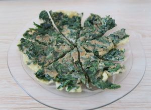 Hình của món Trứng ngải cứu.