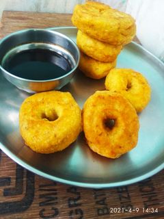 মেদু বড়া ও চাটনি(medu bora o chatni recipe in Bengali) রেসিপির প্রধান ছবি
