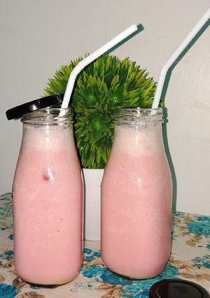 Foto resep Strawberry Smoothies Mudah Ala Cafe