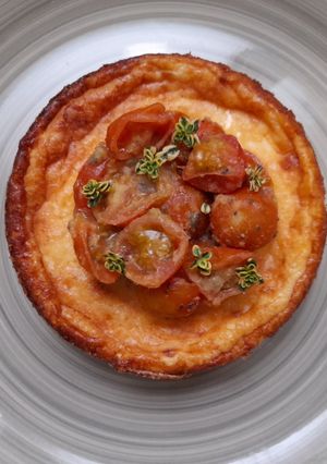 Una foto de Tarta de Idiazábal con tomates cherry