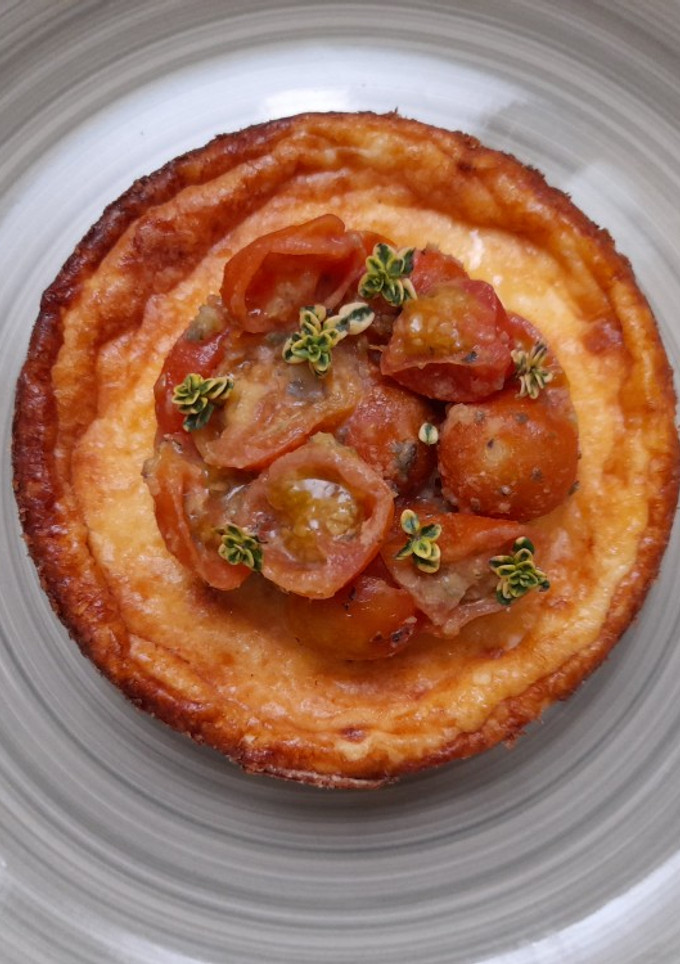 Una foto de Tarta de Idiazábal con tomates cherry