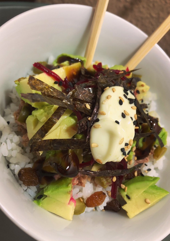 Una foto de Poke bowl tipo sushi (sin pescado crudo) 🍣🥙🍚
