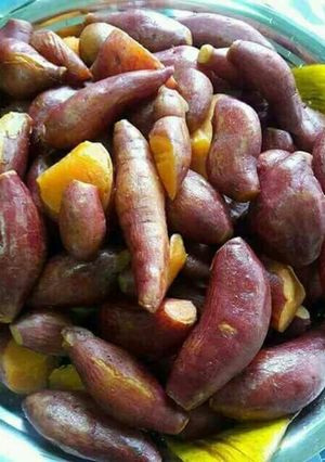 A picture of Boiled sweetpotatoes.