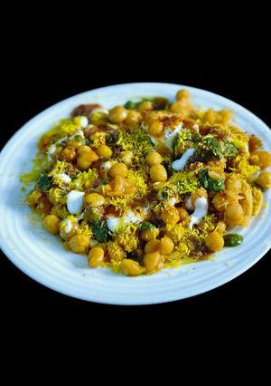 A picture of White Matar Papdi Chaat.