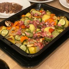A picture of Oven roasted vegetables with any of your leftover ingredients 🥦🍅🥕.