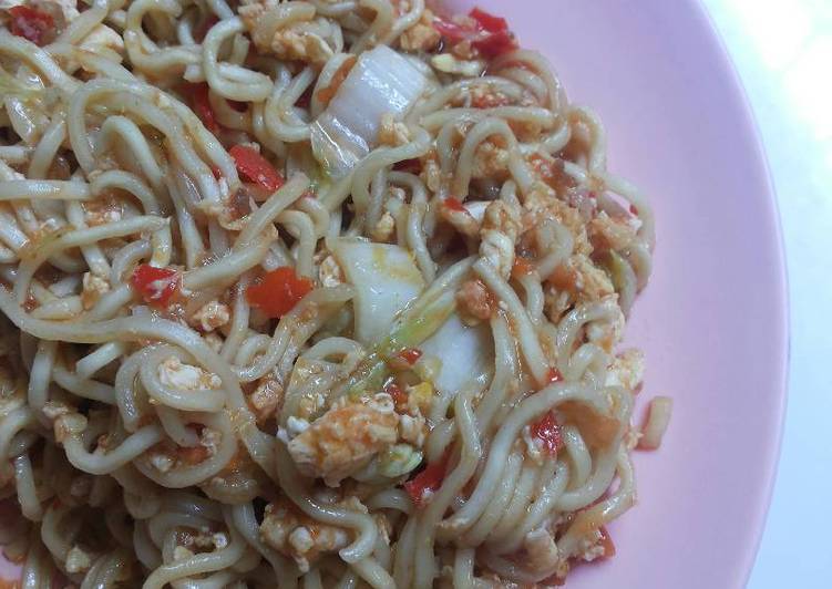 Cara Gampang Menyiapkan Mie Goreng Basah Sambel Bawang, Menggugah Selera