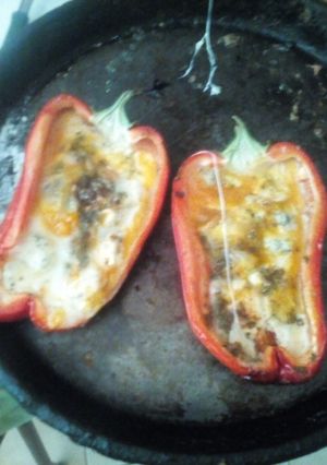 Una foto de Morrones a la parrilla con queso azul