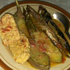 รูปของ Pecel santan panggang terong tempe