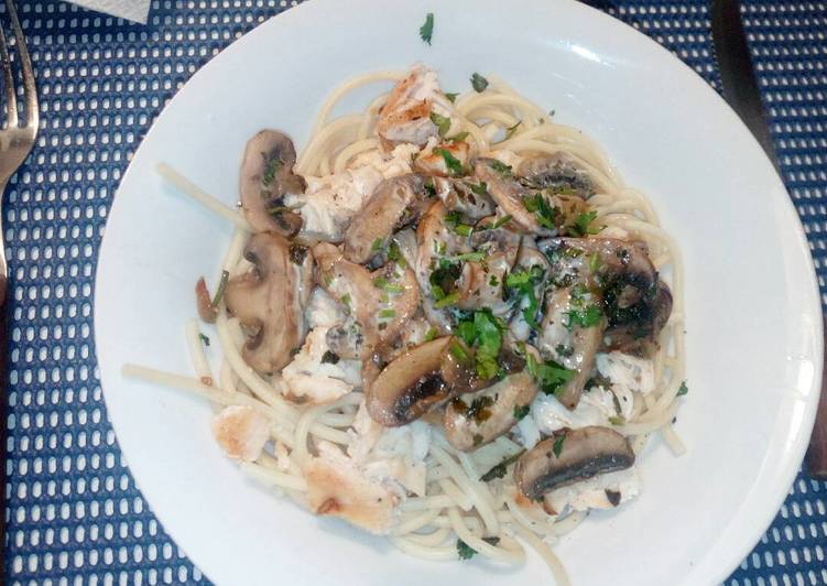fideos-con-pollo-champi-ones-y-crema-receta-de-jose-domingo-montes-cookpad