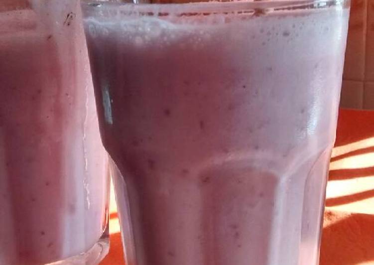 batido de frutilla con leche