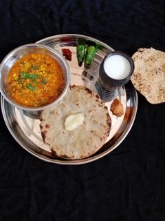 કાઠિયાવાડી થાળી રેસીપી મુખ્ય ફોટો