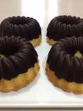 Mini bundt cake de naranja y chocolate