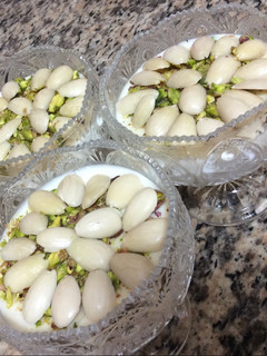 A picture of Lebanese pudding (mhalabieh with honey).