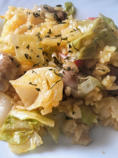 Una foto de Arroz con longaniza y col de currantes