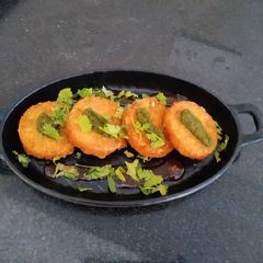 A picture of Aloo tikki.