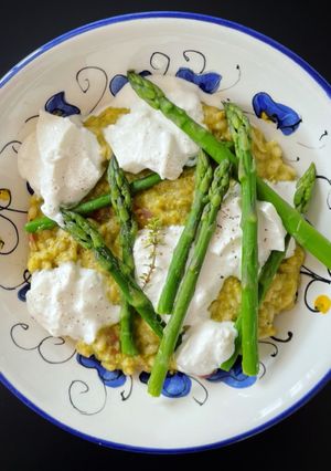 Une photo de Risotto asperges vertes et burrata
