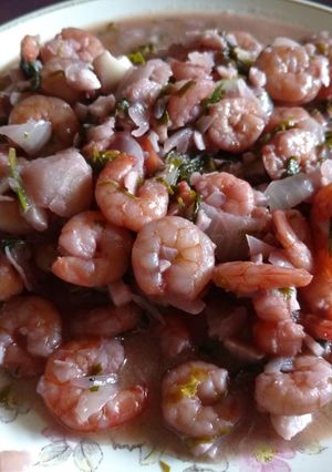 Una foto de Camarones al ajillo