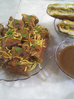 બ્રેડ પકોડા ચાટ (Bread Pakoda Chat Recipe In Gujarati) રેસીપી મુખ્ય ફોટો