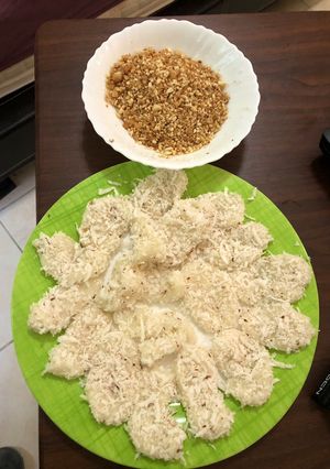 A picture of Palitaw (flat rice cake).