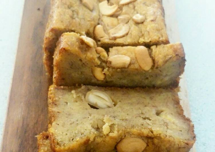 Easiest Way to Cook Appetizing Moist Banana Cashew Bread (Roti pisang kacang mete)