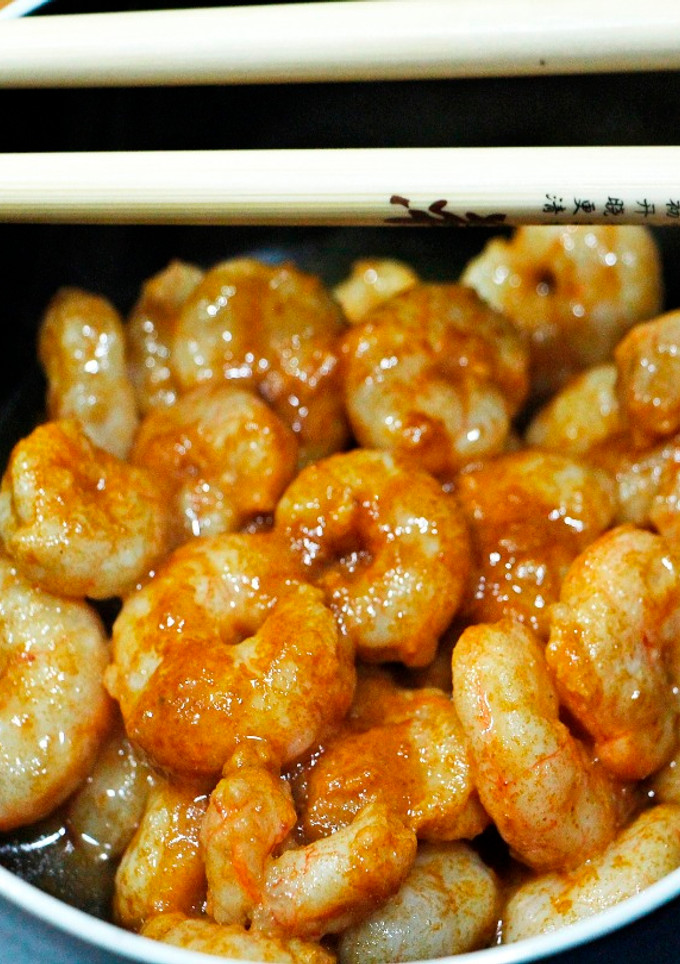 Una foto de Gambas especiadas al limón